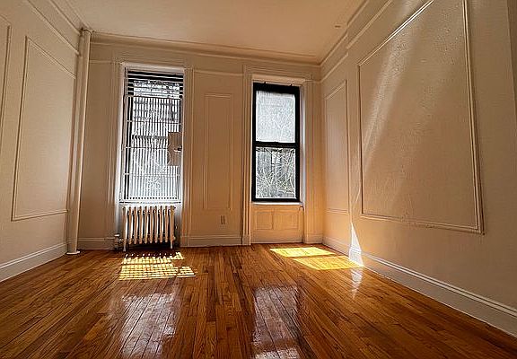 5th image of 236 E 89th St APT 1c