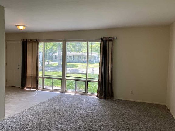 2nd image of 1409 Hollycrest Dr