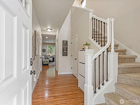3rd image of 6989 Rocklin Avenue NE