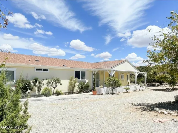 29520 Piani Rd, Juniper Hills, CA 93553