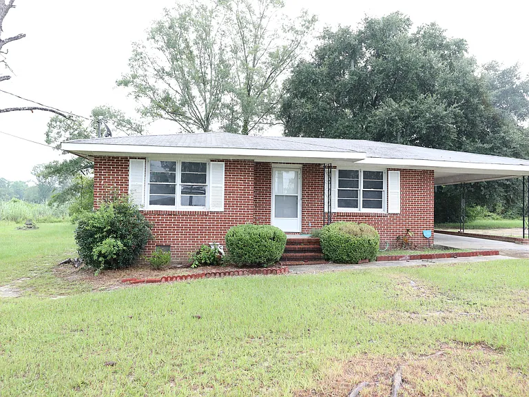 810 King Circle Dr — Photo 1