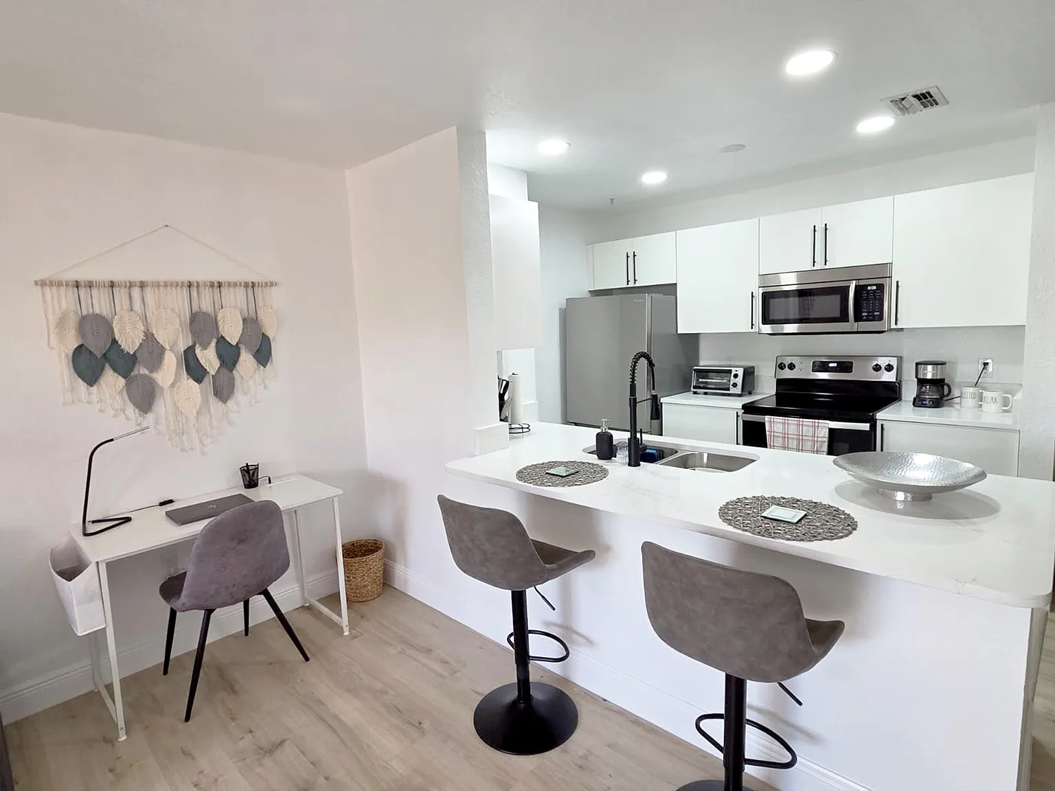 1 bed, 734 sqft, $2,500 — Photo 3
