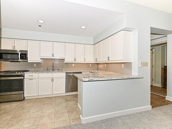 4th image of 35 Harborview DRIVE #112