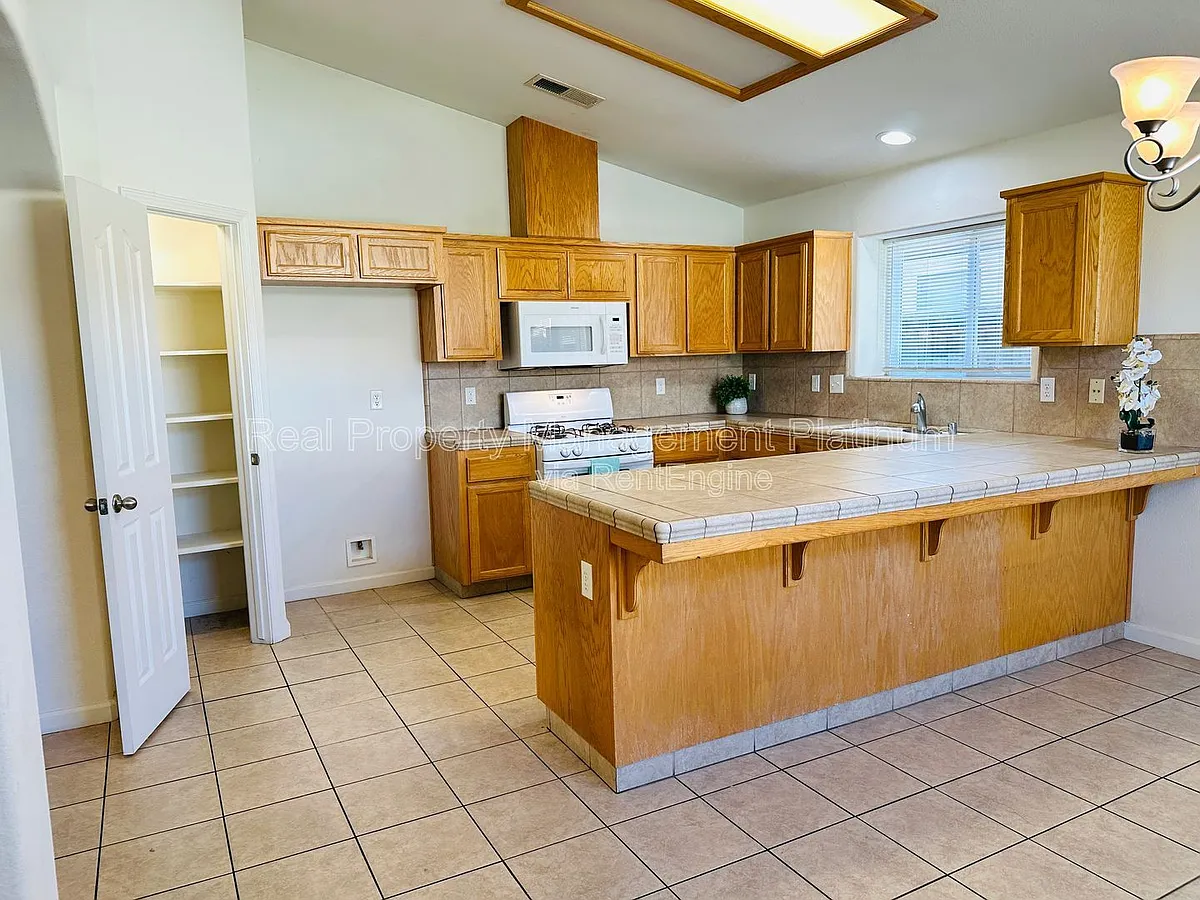 Building Photo - 228 River Point