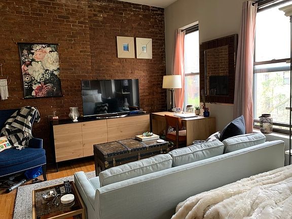 2nd image of 155 W 91st St #Da