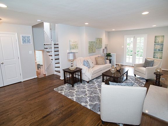 3rd image of 8520 Culver Pl