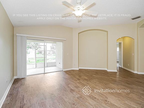 5th image of 910 Shaw Cir