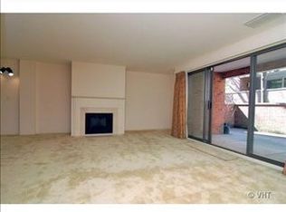 105 E Laurel Ave APT 102, Lake Forest, IL 60045
