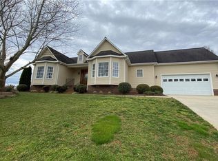 3928 Long Meadow Dr, Mebane, NC 27302