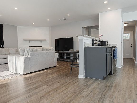 2nd image of 524 Cole Ave