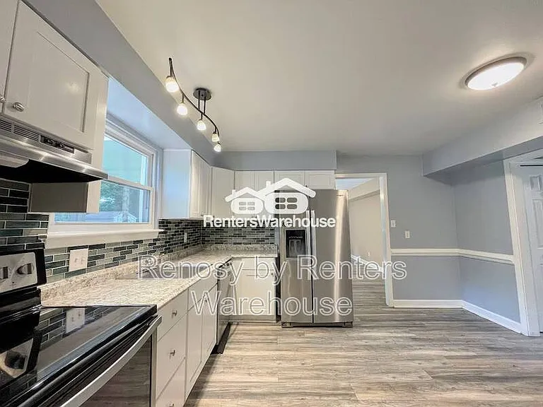 5736 Avalon Woods Dr — Photo 12