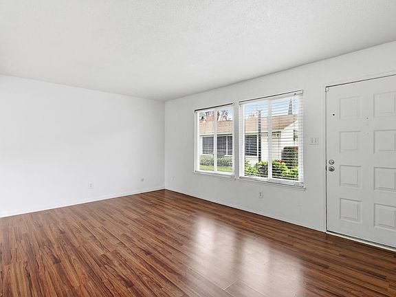 4th image of 7646 La Mancha Way