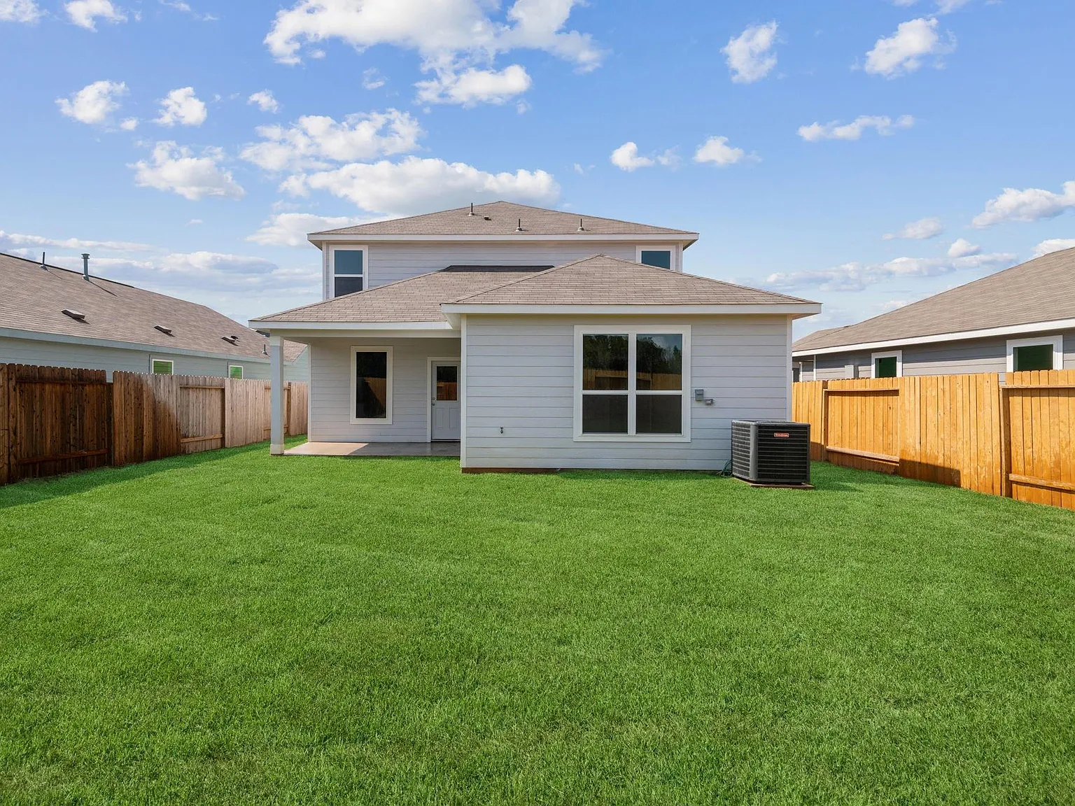 4 bed, 2.5 bath, 2203 sqft, $2,180 — Photo 2