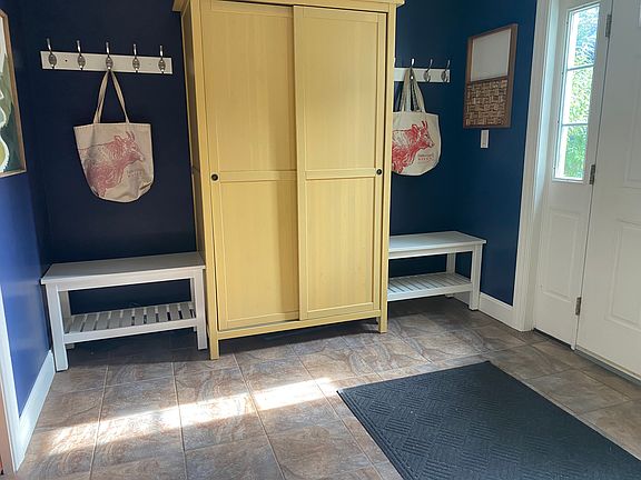 Mudroom (side entrance)