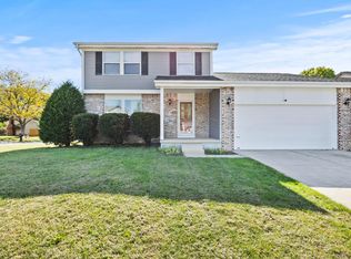 7673 Harbour Town Dr, Pickerington, OH 43147
