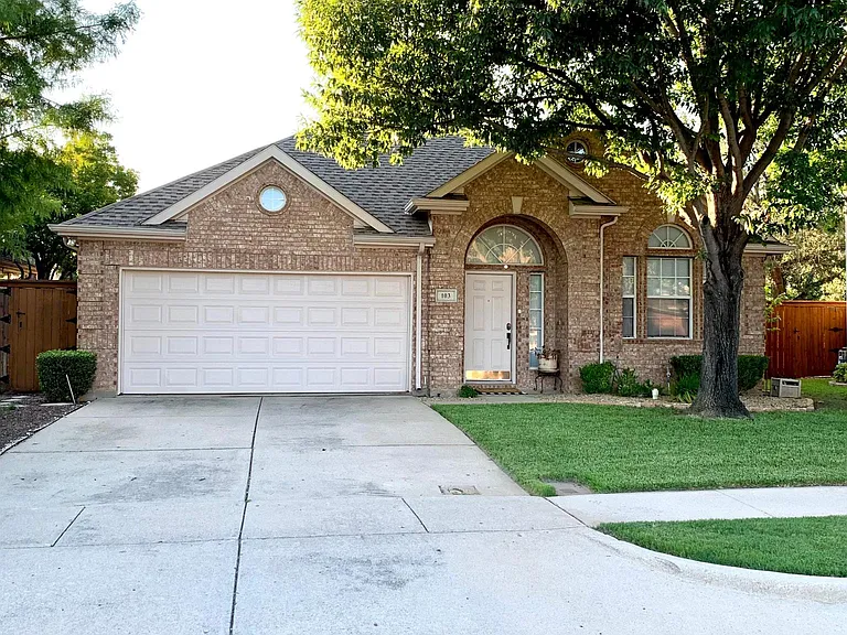 103 Stonecreek Dr — Photo 1