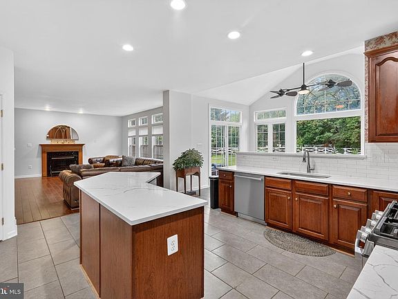 5th image of 5136 Charlington Ct