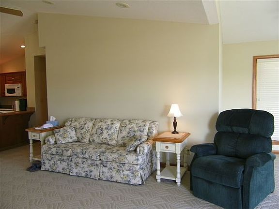 3rd image of 161 Stoneridge Ct