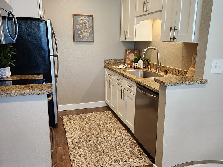 Hillcrest View — Photo 2