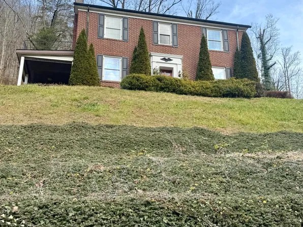 928 Riverside Dr, Welch, WV 24801