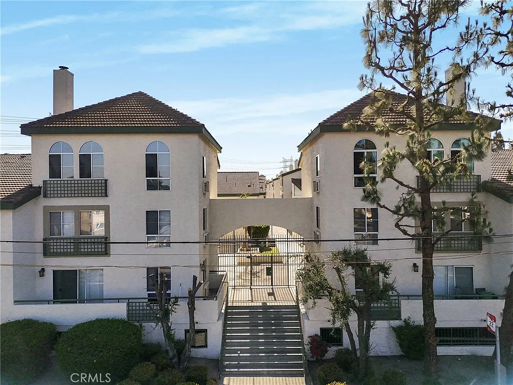 1 bed, 630 sqft, $1,900 — Photo 1