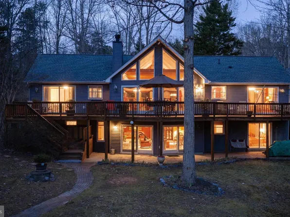 2325 Waterside Dr, Bumpass, VA 23024