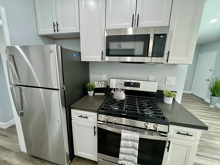 Welcome to Pacific View Apartments — Photo 5