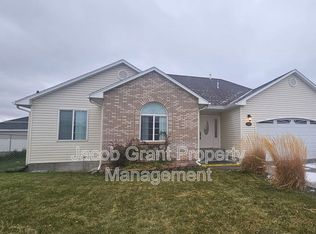 3030 Devonwood Dr, Ammon, ID 83406