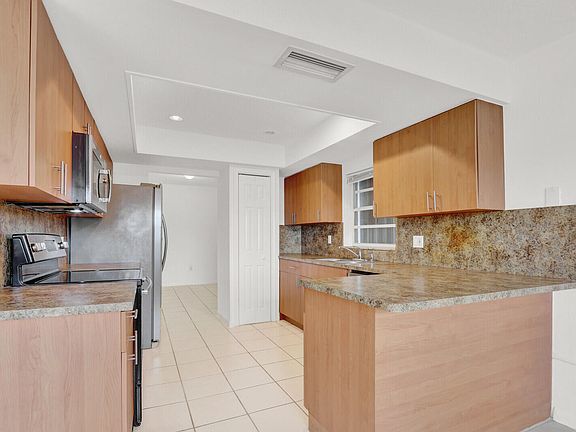 4th image of 22600 SW 65th Way