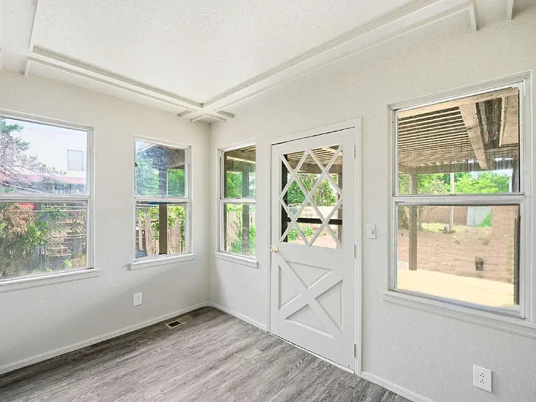 1109 S Ellison Ave — Photo 11