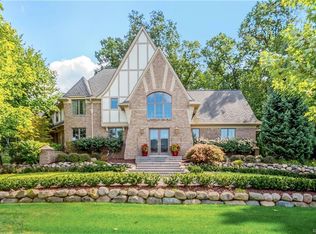 6000 Pinemont Dr, Brighton, MI