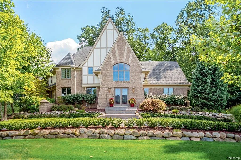 6000 Pinemont Dr photo 1