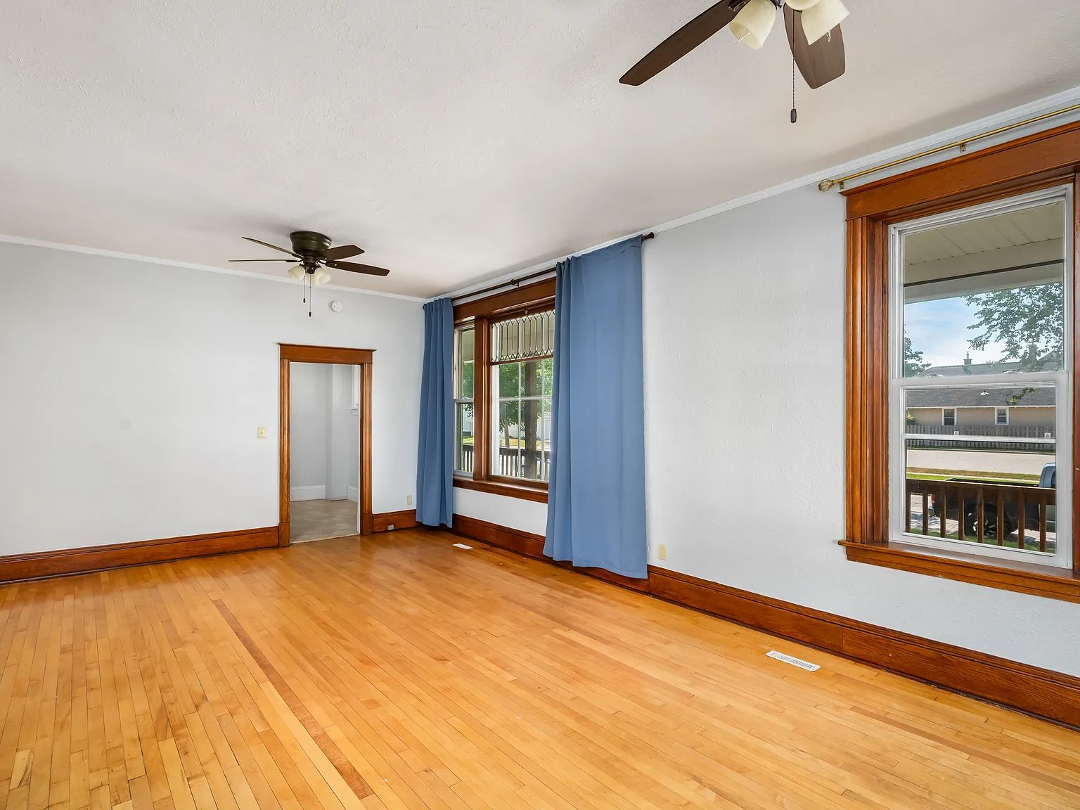 3 bed, $1,375 — Photo 2