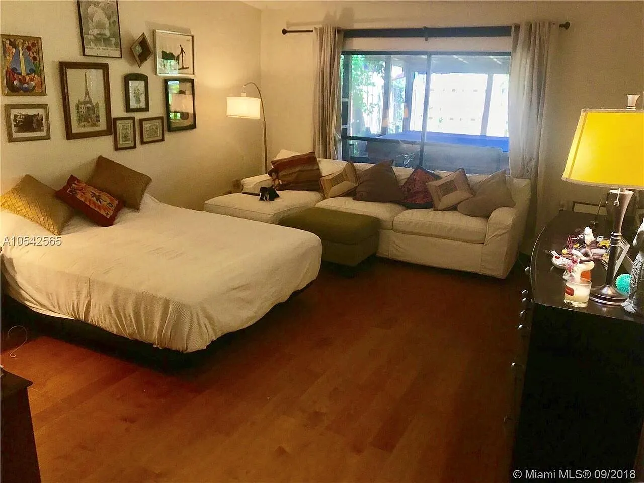 3 bed, 3.0 bath, 2080 sqft, $3,200 — Photo 3