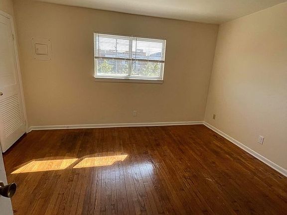 3rd image of 1063 W 48th St #C3