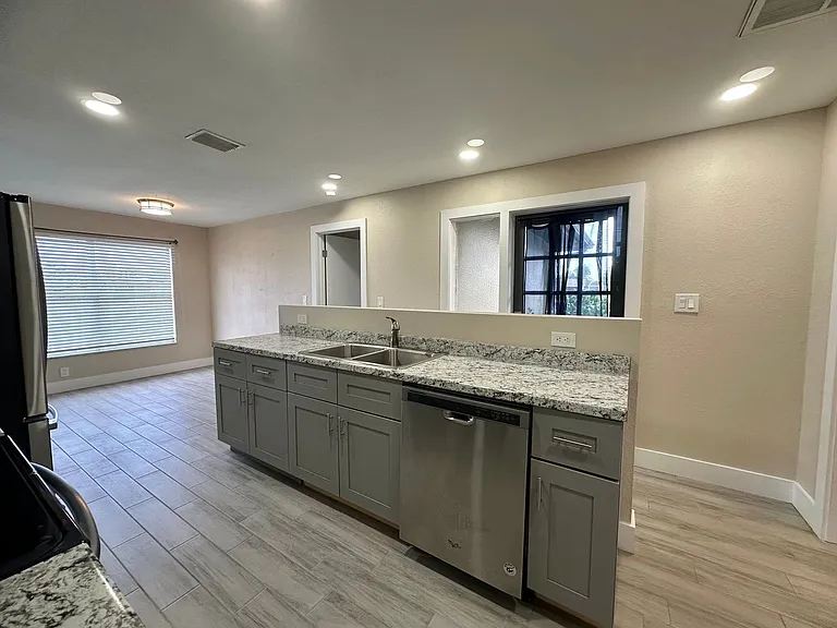 3629 SE 15th Pl — Photo 5