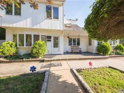 34 Clover Ln, Levittown, NY, 11756
