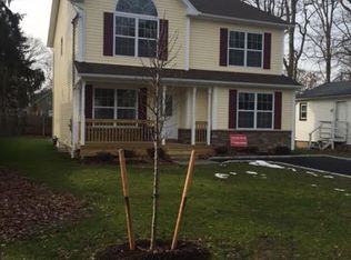 42 N 15th St, Wheatley Heights, NY 11798