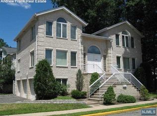 1201 Fairmount Pl, Fort Lee, NJ 07024