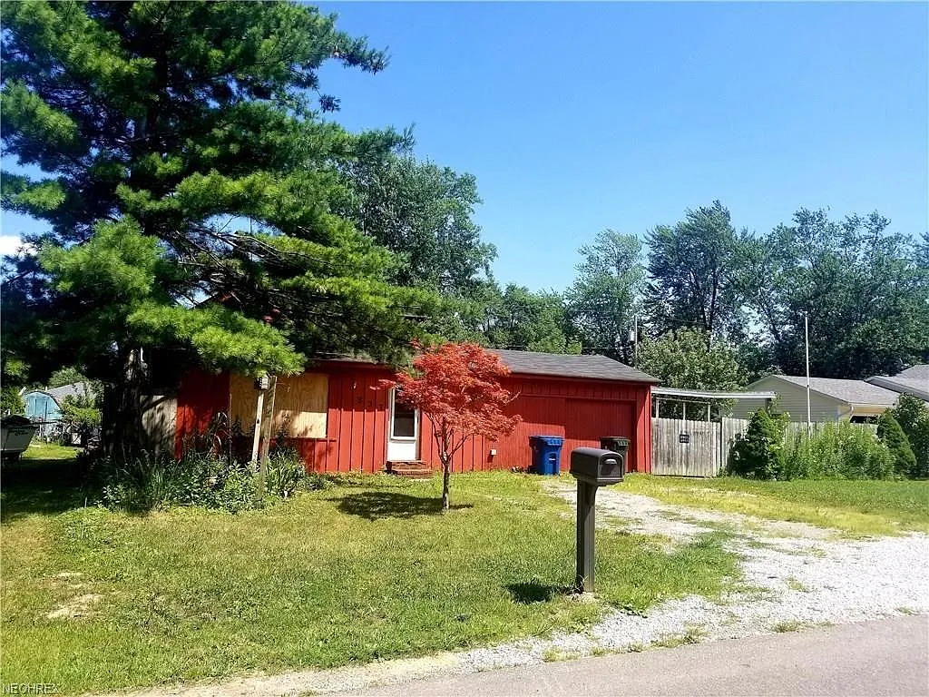 837 Roberts St photo 1