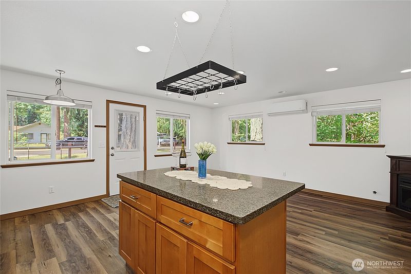 5th image of 17338 Heather Lane SE