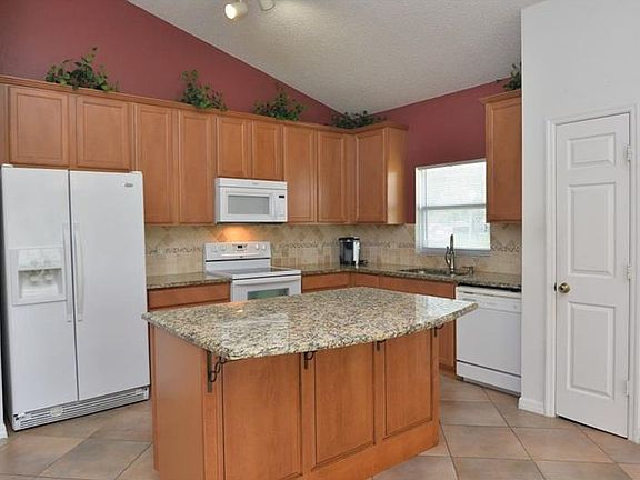 4th image of 2494 Cliffdale St