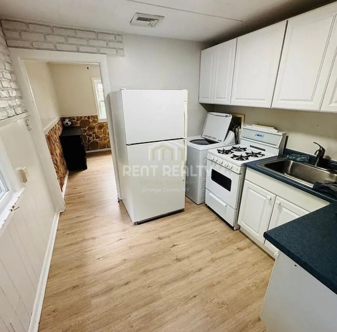 3 bed, 702 sqft, $2,500 — Photo 3