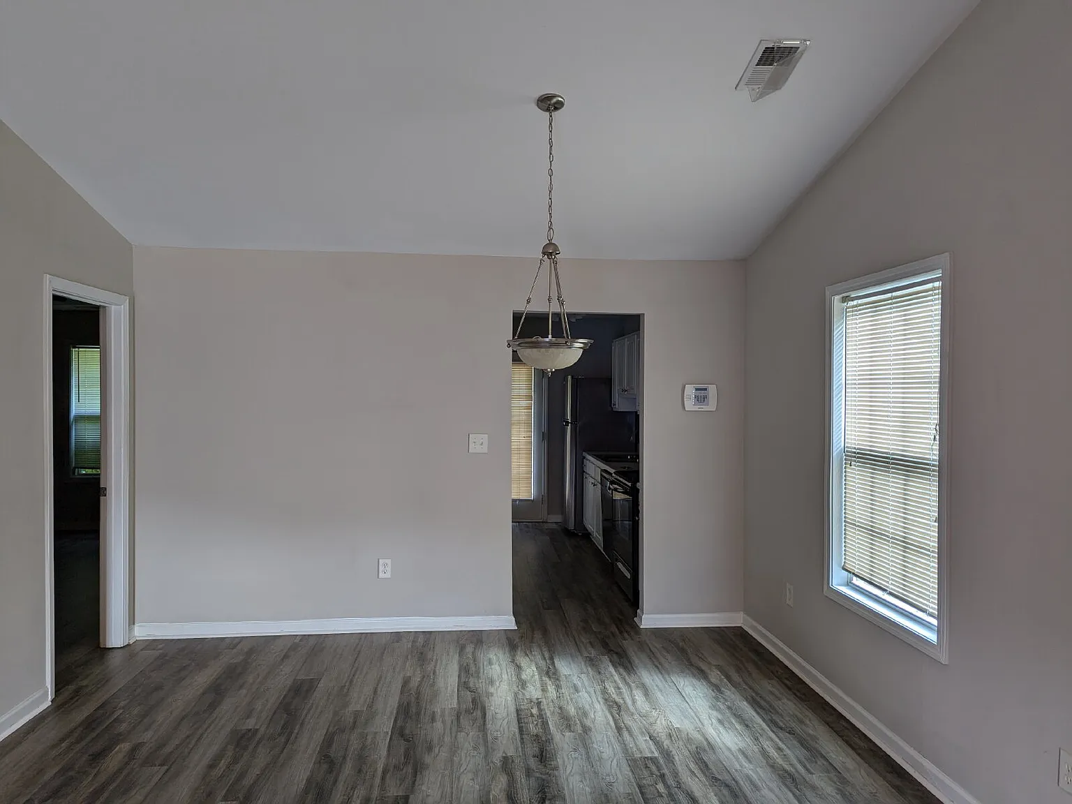 2 bed, 2.0 bath, 1092 sqft, $1,350 — Photo 2