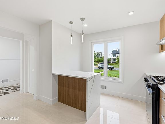 5th image of 108 Neptune Avenue #C