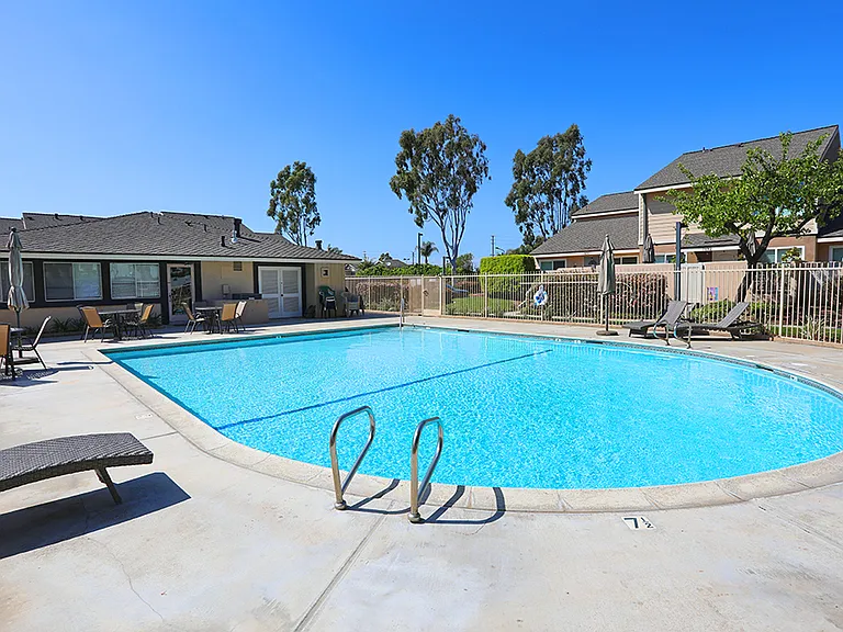 7912 Rainbow Cir #1 — Photo 33