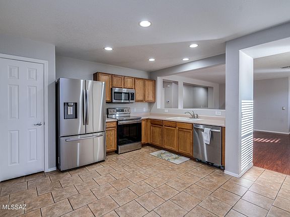 3rd image of 8990 N Roebling Dr