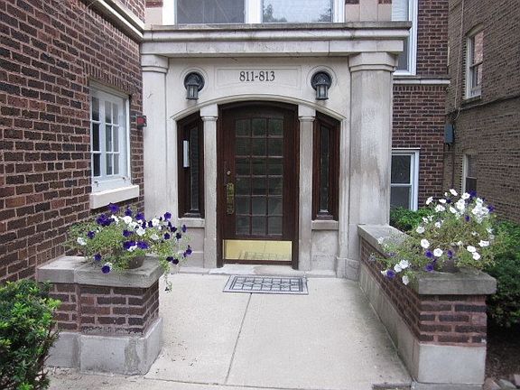 2nd image of 811 Hinman Ave APT 3E