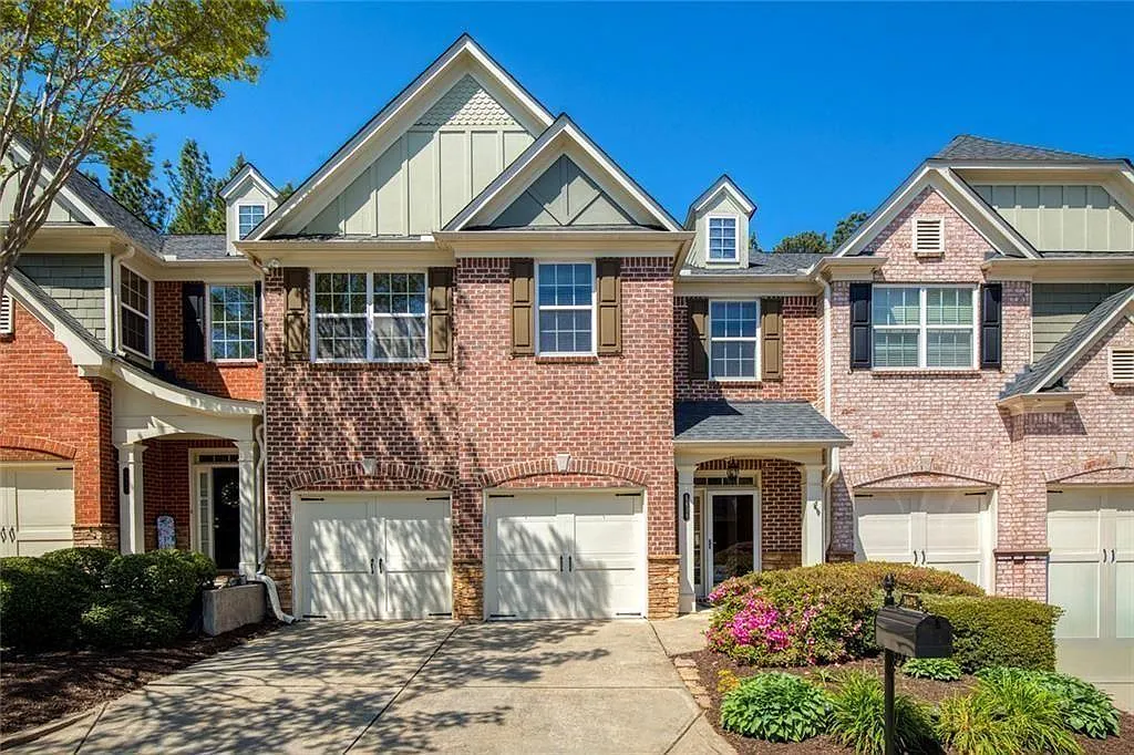 4 bed, 3.5 bath, 2600 sqft, $3,100 — Photo 3