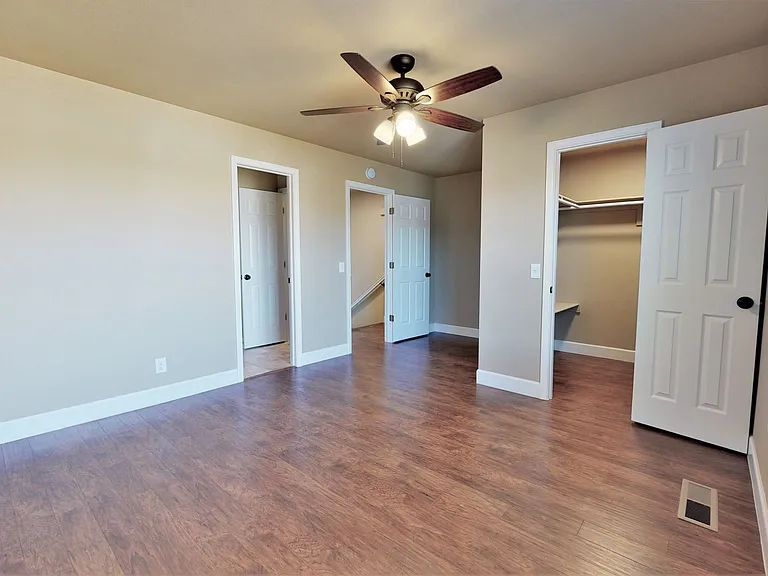 Sunflower Triplex — Photo 8